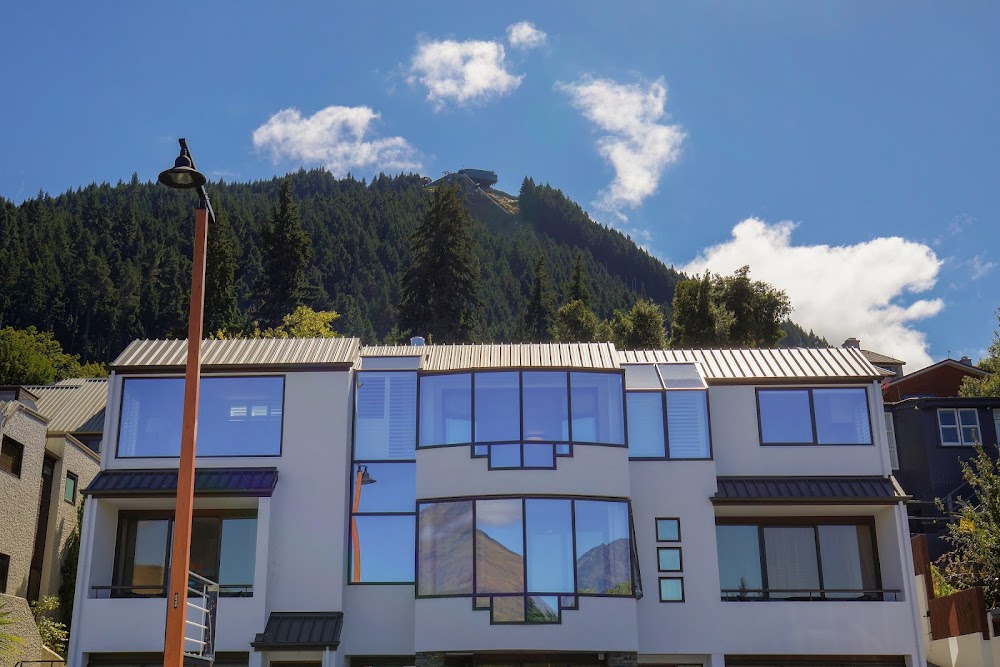 Queenstown House Lakeside Luxury Apartments