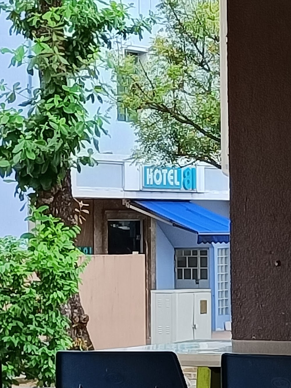 Hotel 81 (Cherry)