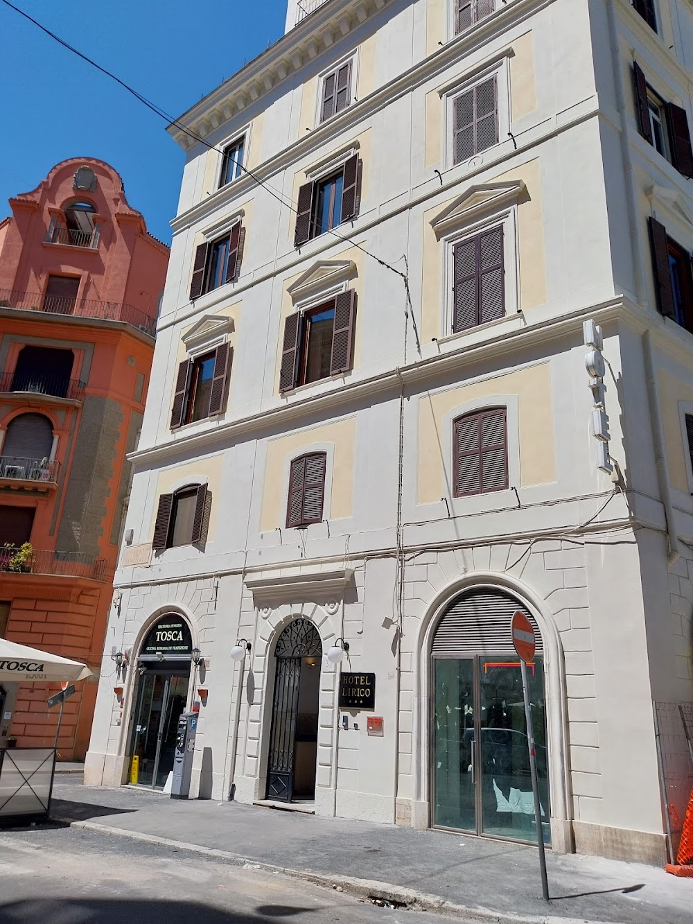 Hotel Lirico