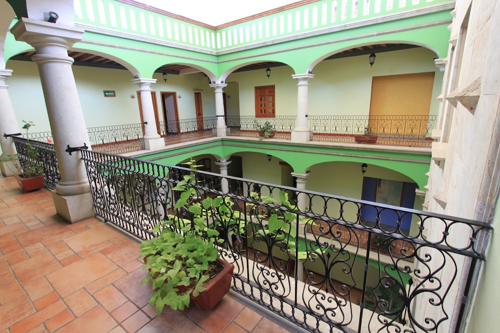 Hotel Cantera Real