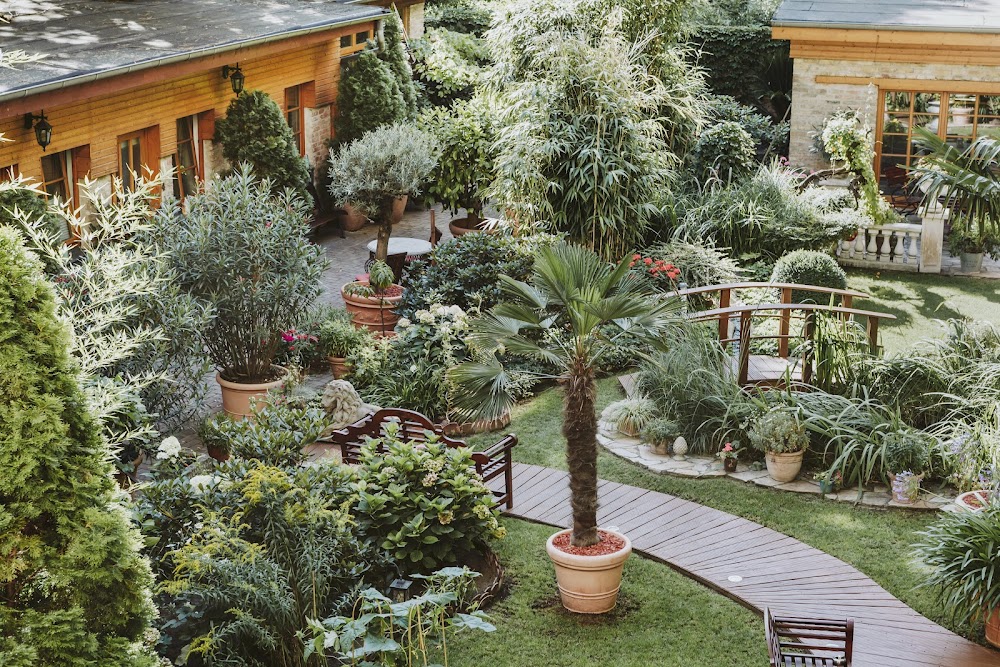THE GATE GARDEN HOTEL