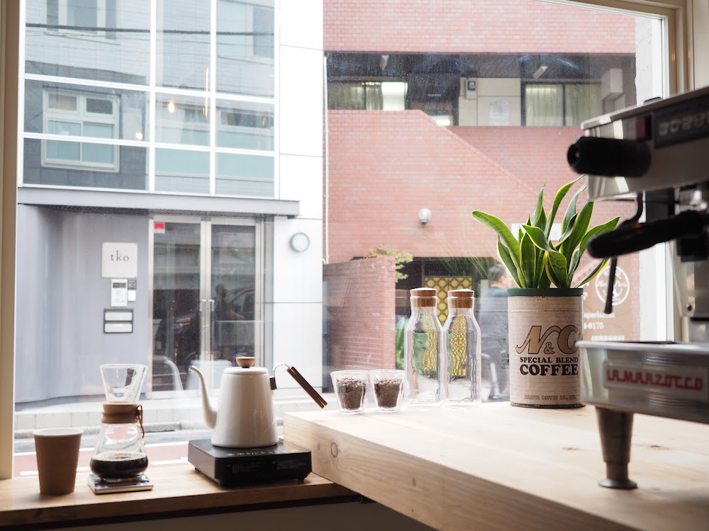 Almond Hostel & Cafe